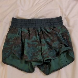 Lululemon tracker shorts